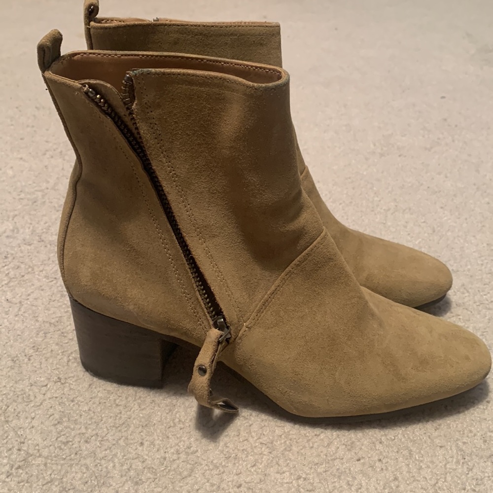 Tan/ taupe banana republic booties